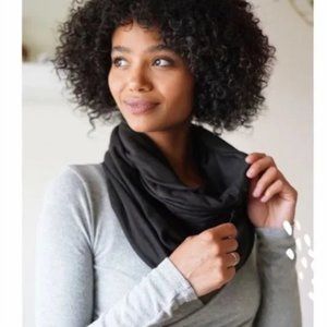 NWOT Beyond Yoga Hidden Pocket Infinity Scarf